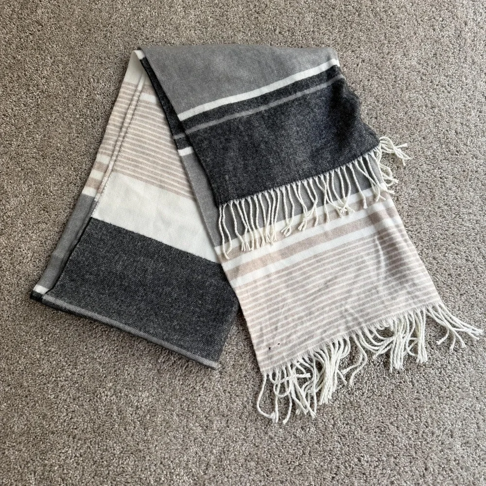 Calvin Klein Scarf Womens One Size Gray Striped Knit Acrylic Fringe Rectangle